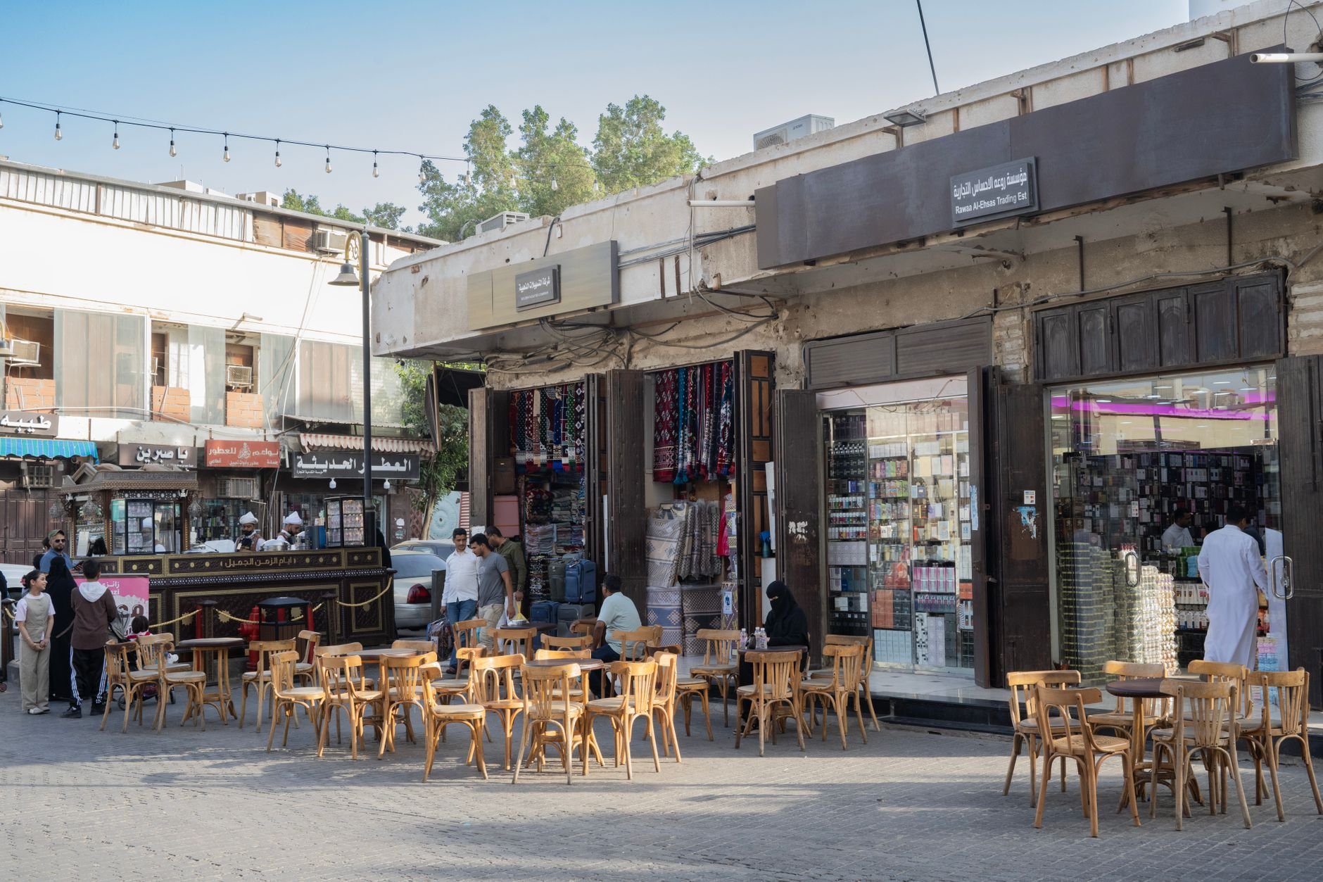 أفضل المقاهي في القطيف: دليل أماكن القهوة المميزة