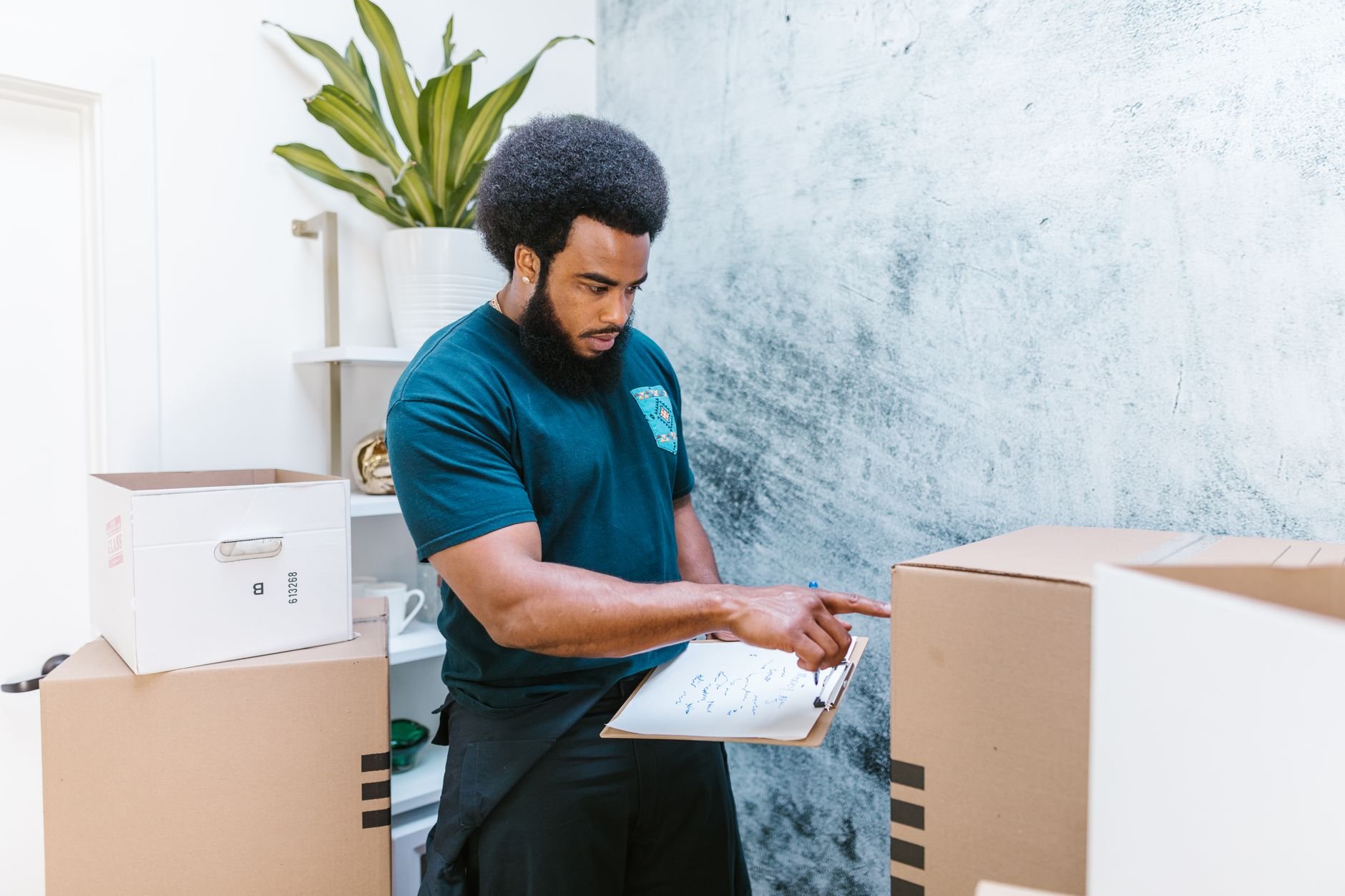 Moving House in Jeddah: Checklist & Movers Compared